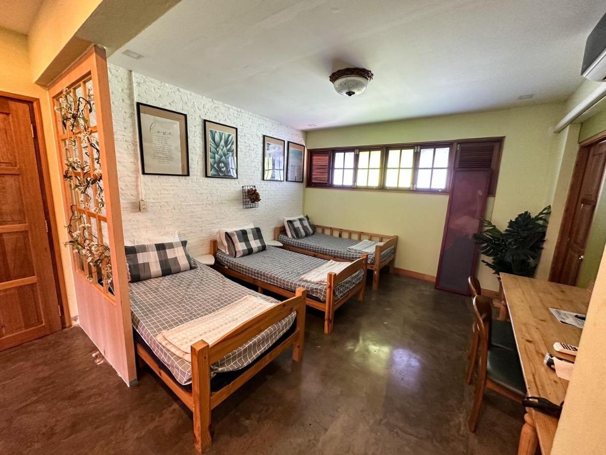 Готель T-House Bkk 2Floors Near Bts With Swimming Pool And Free Wifi Бангкок Екстер'єр фото