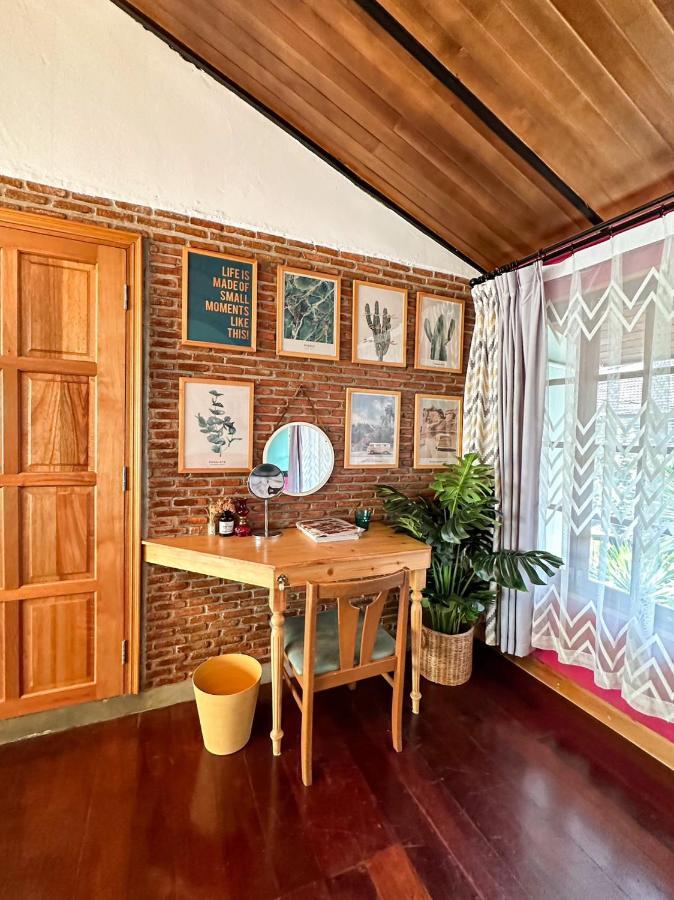 Готель T-House Bkk 2Floors Near Bts With Swimming Pool And Free Wifi Бангкок Екстер'єр фото