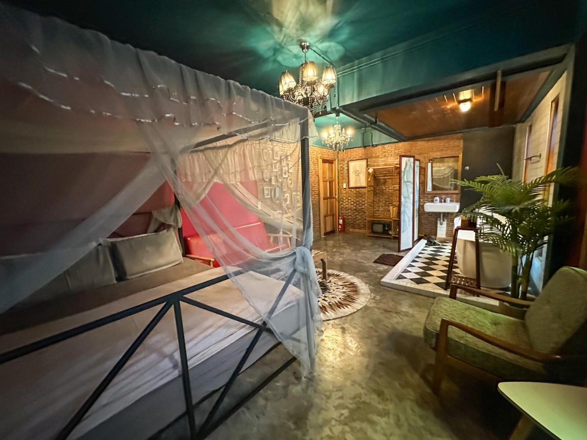 Готель T-House Bkk 2Floors Near Bts With Swimming Pool And Free Wifi Бангкок Екстер'єр фото