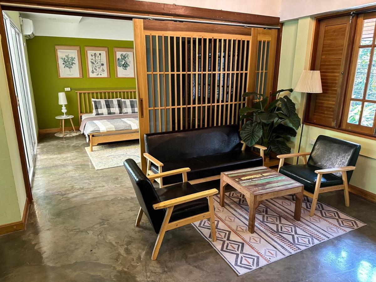 Готель T-House Bkk 2Floors Near Bts With Swimming Pool And Free Wifi Бангкок Екстер'єр фото