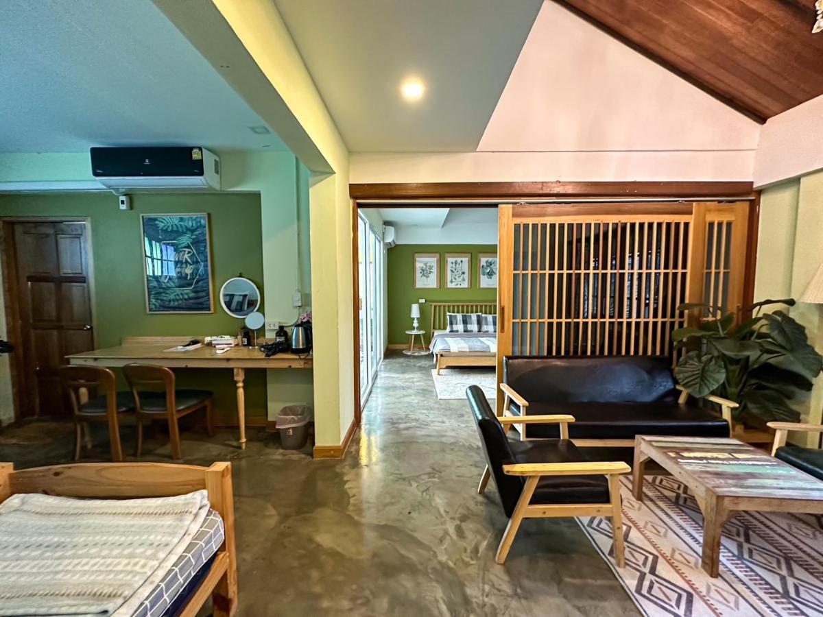 Готель T-House Bkk 2Floors Near Bts With Swimming Pool And Free Wifi Бангкок Екстер'єр фото