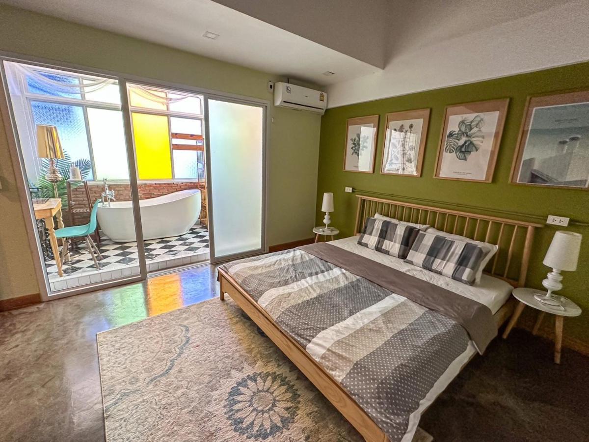 Готель T-House Bkk 2Floors Near Bts With Swimming Pool And Free Wifi Бангкок Екстер'єр фото