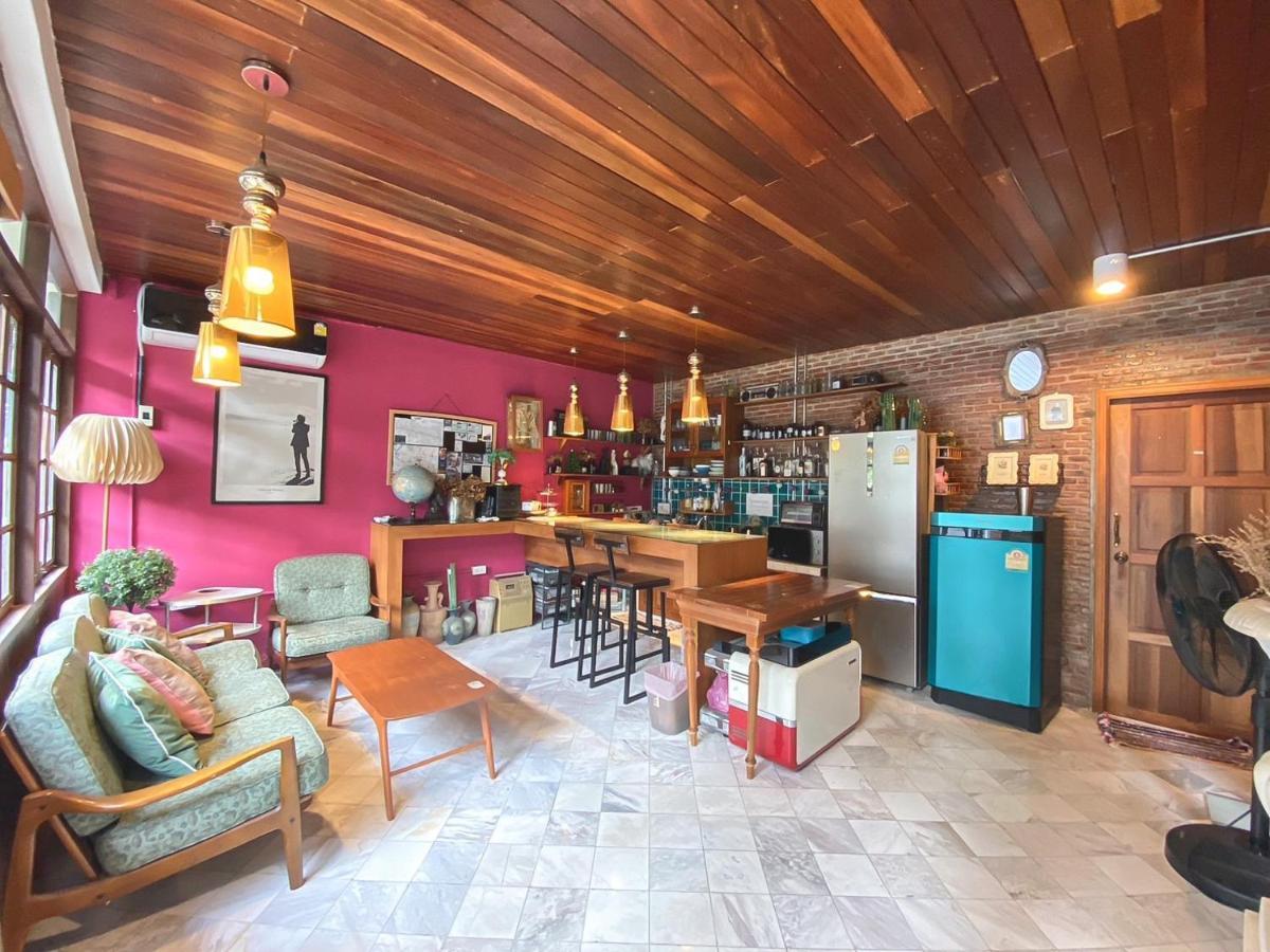 Готель T-House Bkk 2Floors Near Bts With Swimming Pool And Free Wifi Бангкок Екстер'єр фото