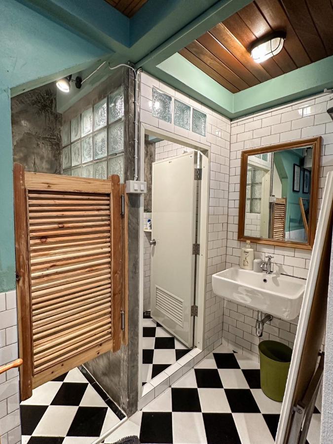 Готель T-House Bkk 2Floors Near Bts With Swimming Pool And Free Wifi Бангкок Екстер'єр фото