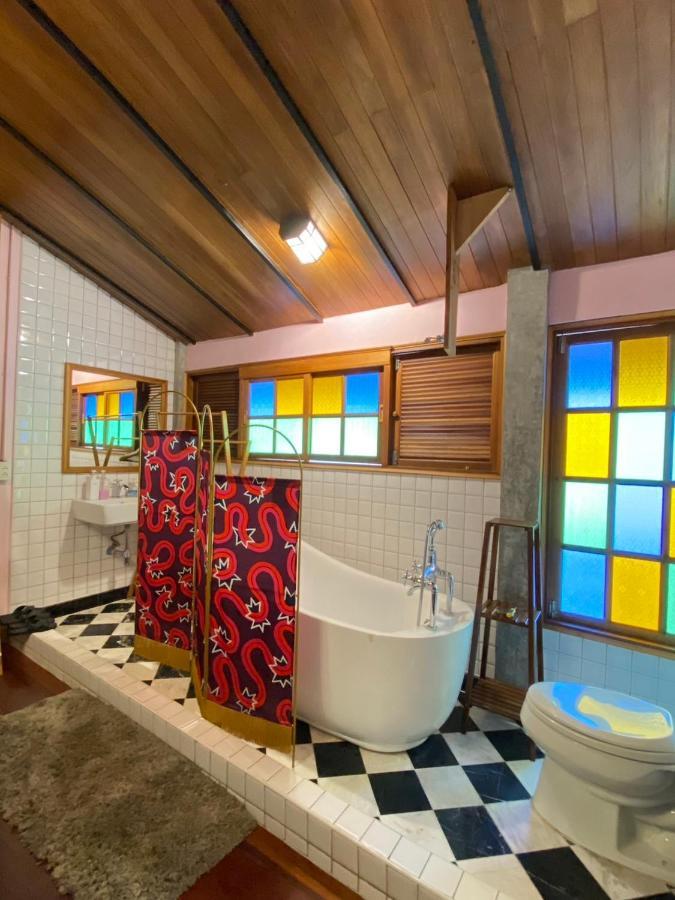 Готель T-House Bkk 2Floors Near Bts With Swimming Pool And Free Wifi Бангкок Екстер'єр фото