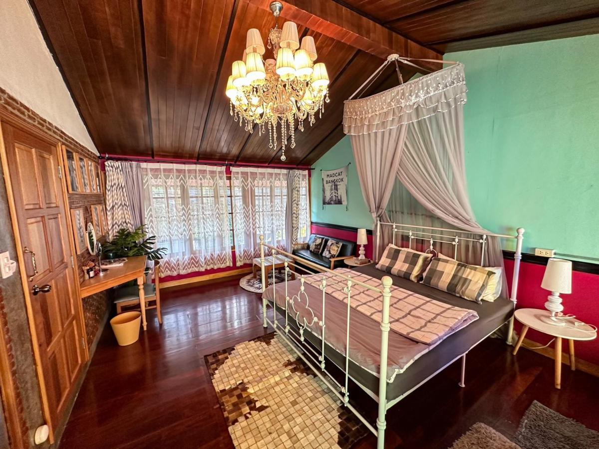 Готель T-House Bkk 2Floors Near Bts With Swimming Pool And Free Wifi Бангкок Екстер'єр фото