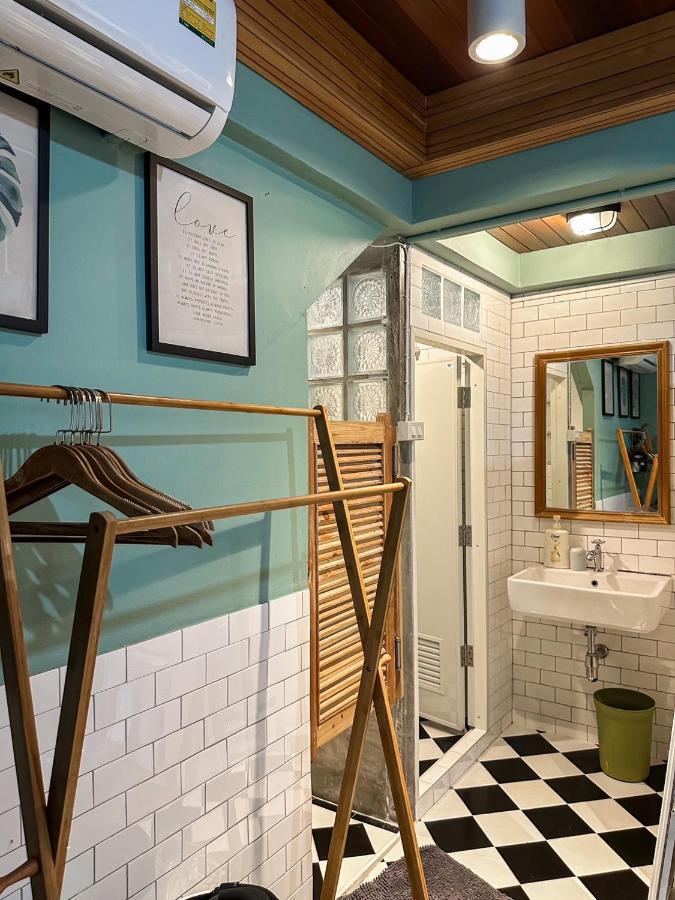 Готель T-House Bkk 2Floors Near Bts With Swimming Pool And Free Wifi Бангкок Екстер'єр фото