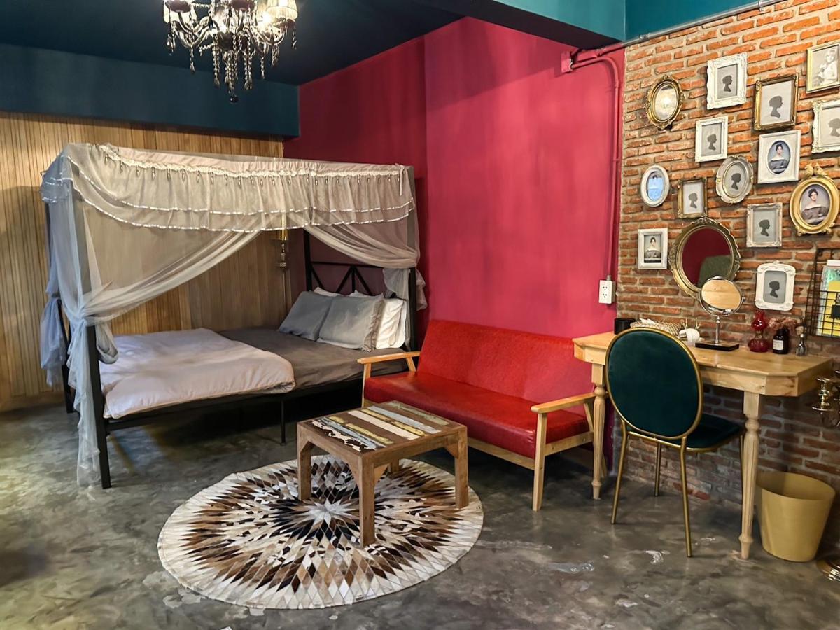Готель T-House Bkk 2Floors Near Bts With Swimming Pool And Free Wifi Бангкок Екстер'єр фото