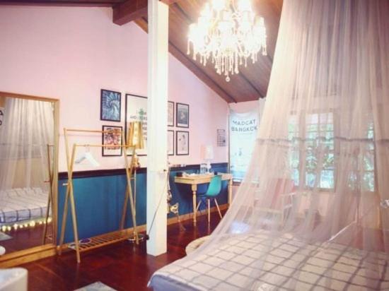 Готель T-House Bkk 2Floors Near Bts With Swimming Pool And Free Wifi Бангкок Екстер'єр фото