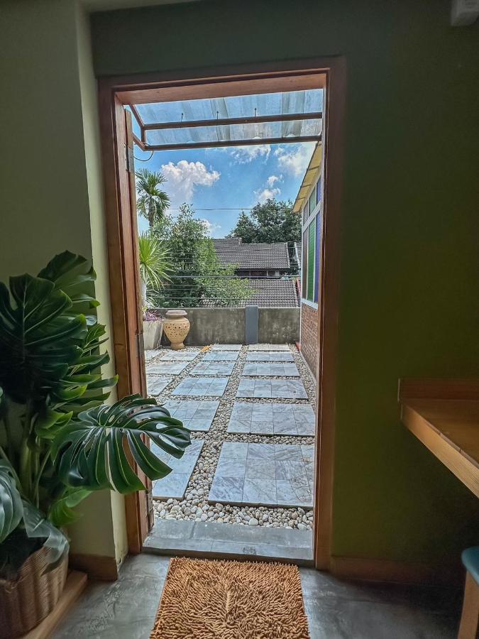 Готель T-House Bkk 2Floors Near Bts With Swimming Pool And Free Wifi Бангкок Екстер'єр фото