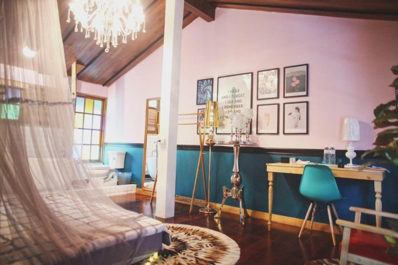Готель T-House Bkk 2Floors Near Bts With Swimming Pool And Free Wifi Бангкок Екстер'єр фото