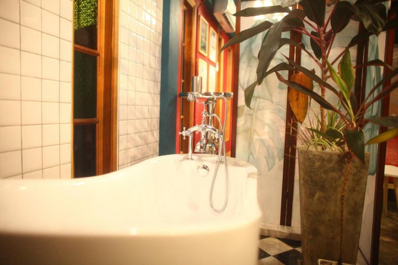 Готель T-House Bkk 2Floors Near Bts With Swimming Pool And Free Wifi Бангкок Екстер'єр фото