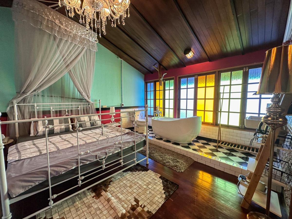 Готель T-House Bkk 2Floors Near Bts With Swimming Pool And Free Wifi Бангкок Екстер'єр фото
