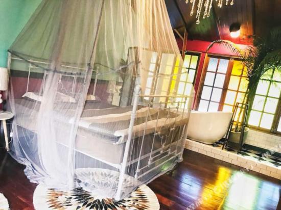 Готель T-House Bkk 2Floors Near Bts With Swimming Pool And Free Wifi Бангкок Екстер'єр фото