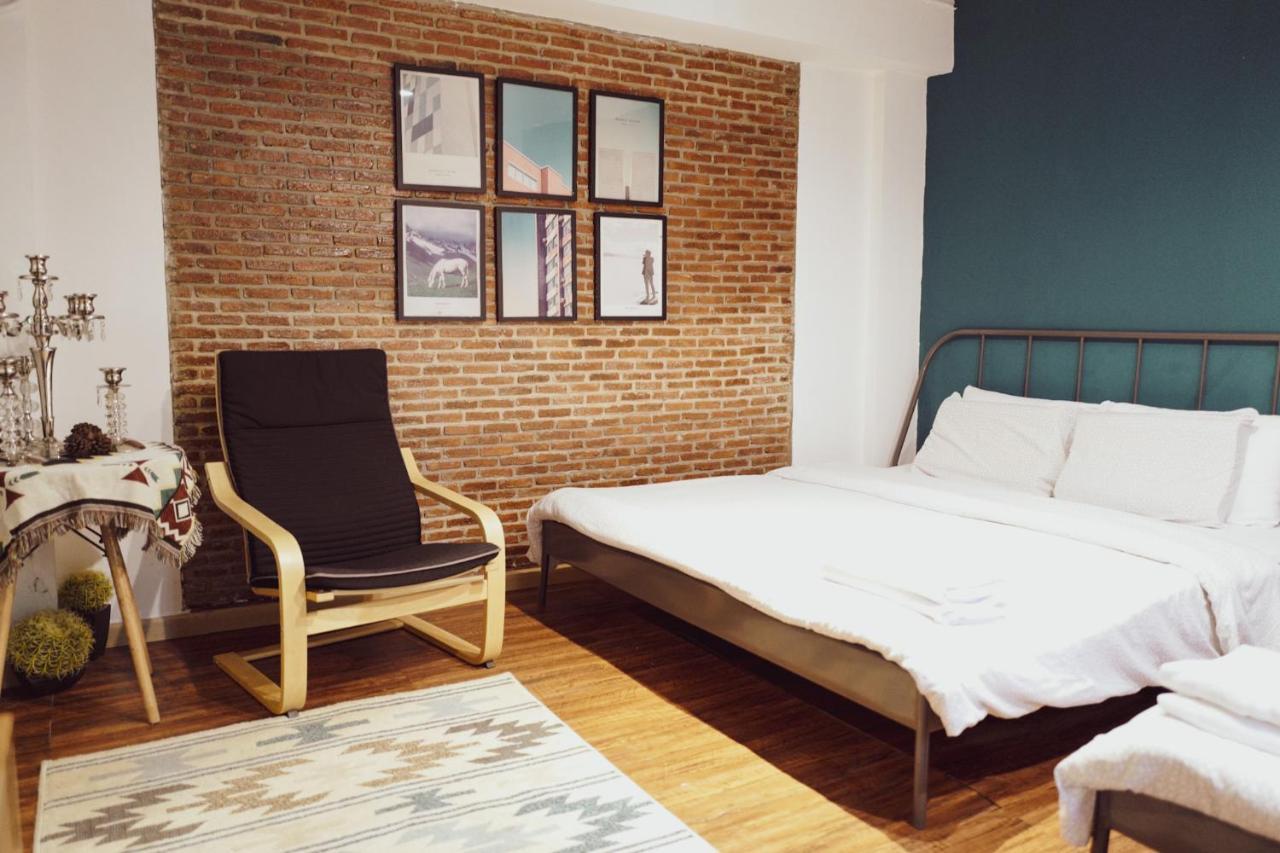 Готель T-House Bkk 2Floors Near Bts With Swimming Pool And Free Wifi Бангкок Екстер'єр фото