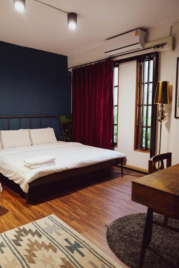 Готель T-House Bkk 2Floors Near Bts With Swimming Pool And Free Wifi Бангкок Екстер'єр фото