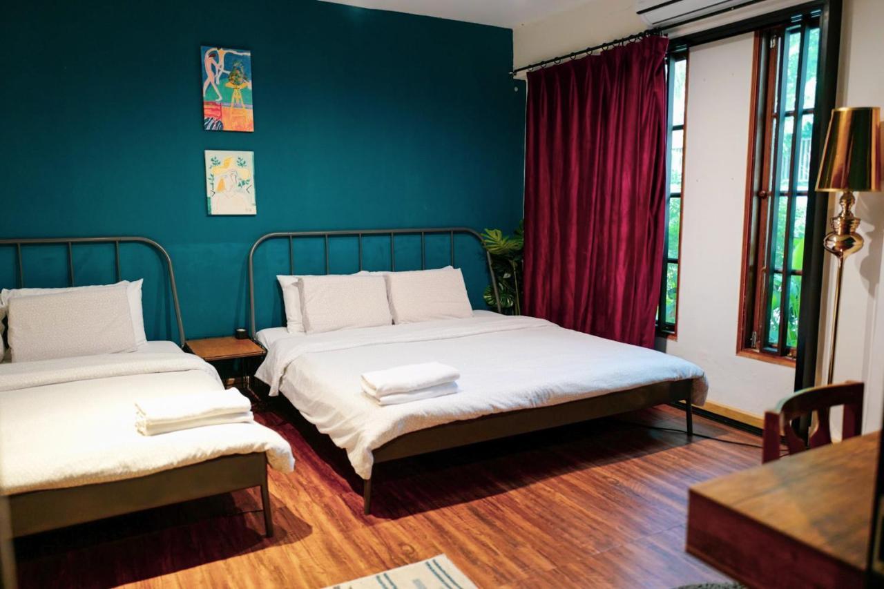 Готель T-House Bkk 2Floors Near Bts With Swimming Pool And Free Wifi Бангкок Екстер'єр фото
