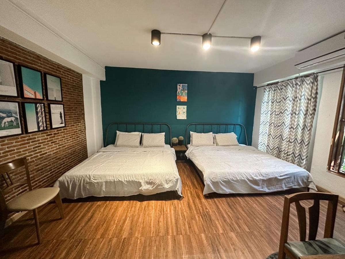 Готель T-House Bkk 2Floors Near Bts With Swimming Pool And Free Wifi Бангкок Екстер'єр фото