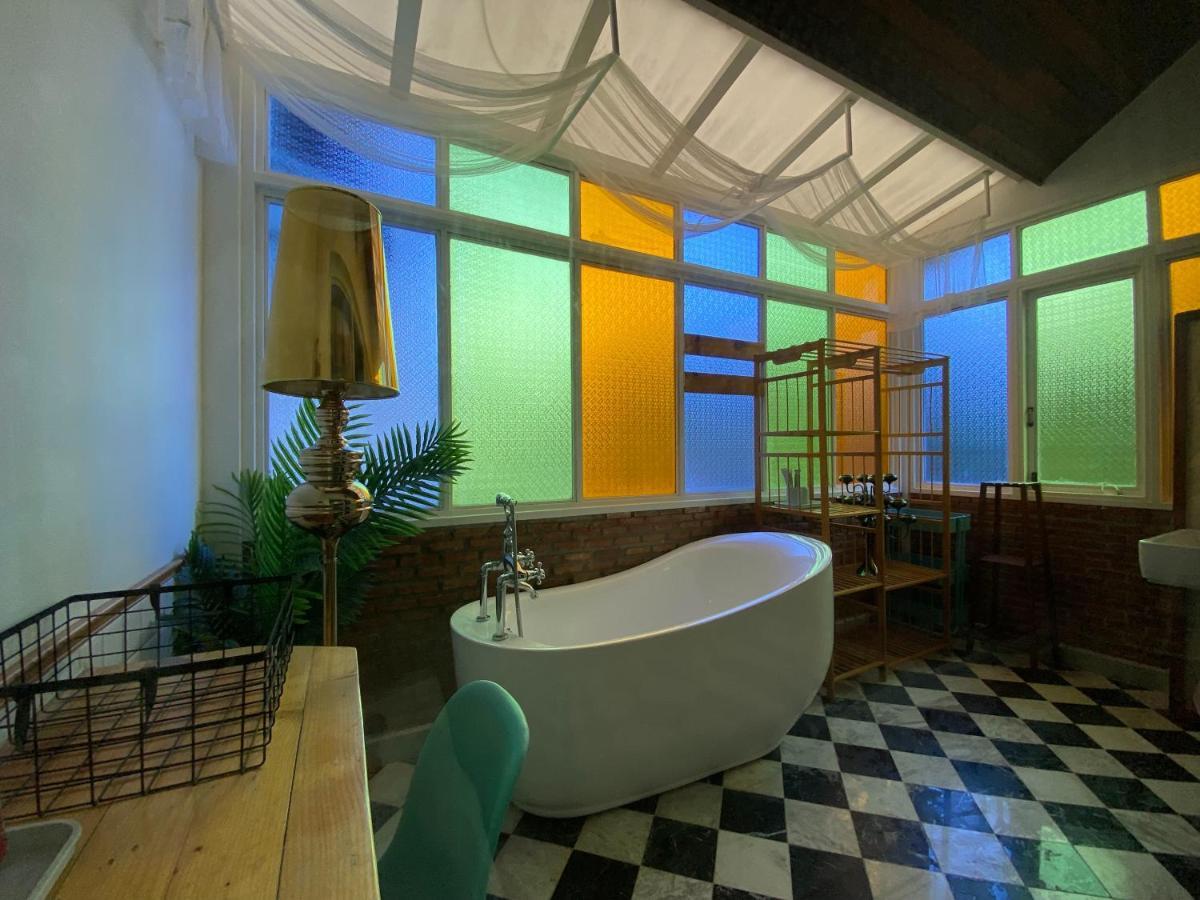 Готель T-House Bkk 2Floors Near Bts With Swimming Pool And Free Wifi Бангкок Екстер'єр фото