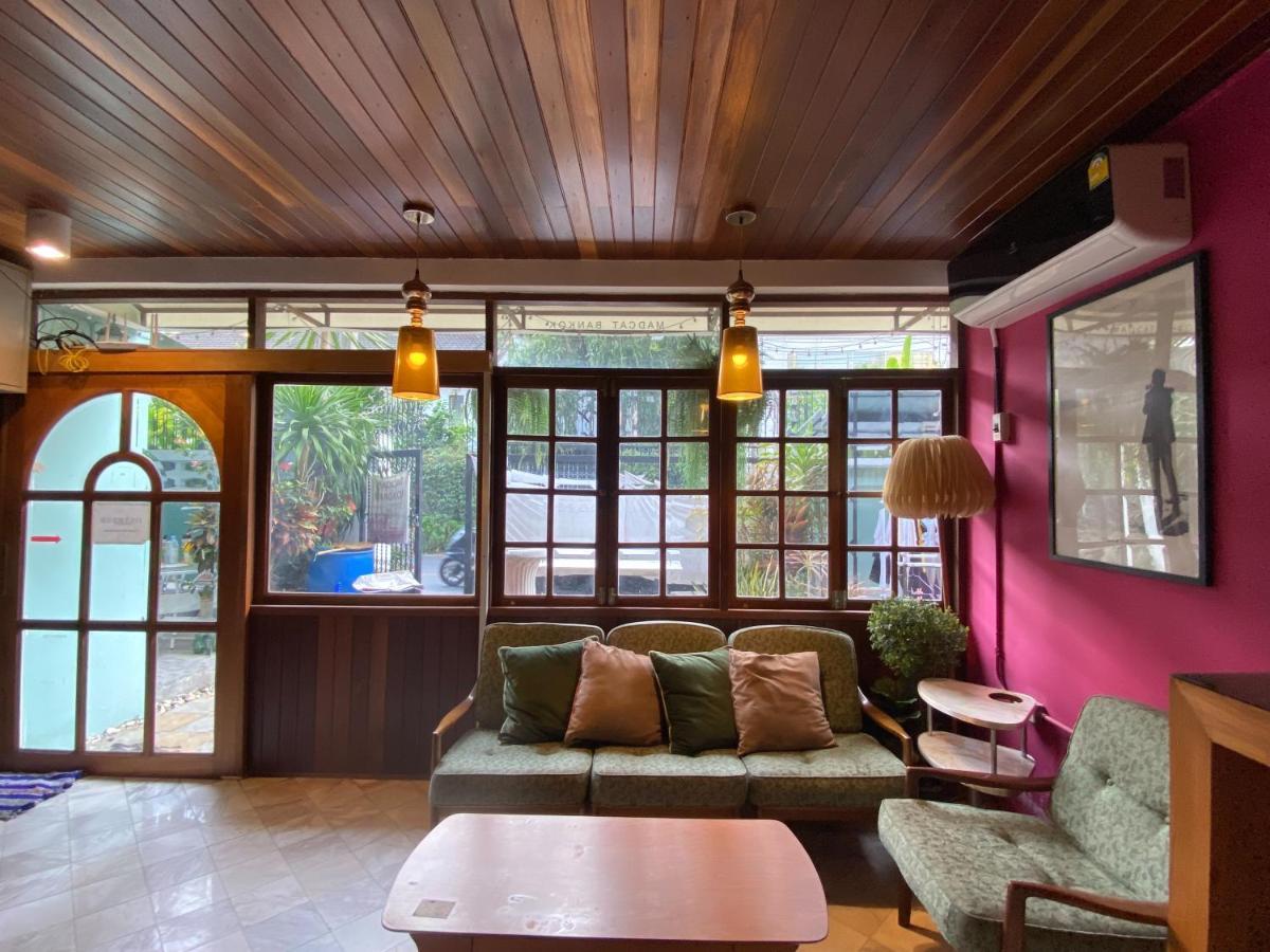 Готель T-House Bkk 2Floors Near Bts With Swimming Pool And Free Wifi Бангкок Екстер'єр фото