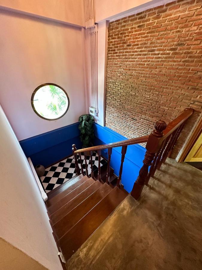 Готель T-House Bkk 2Floors Near Bts With Swimming Pool And Free Wifi Бангкок Екстер'єр фото